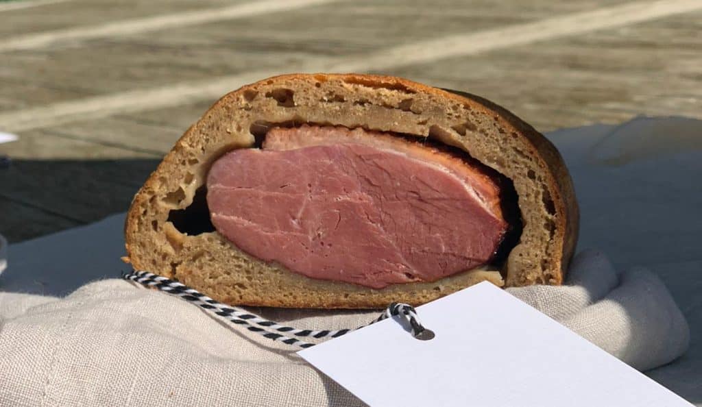 Knuspriger Osterschinken aus österreichischer Weidegans Gans besonderer Osterschinken