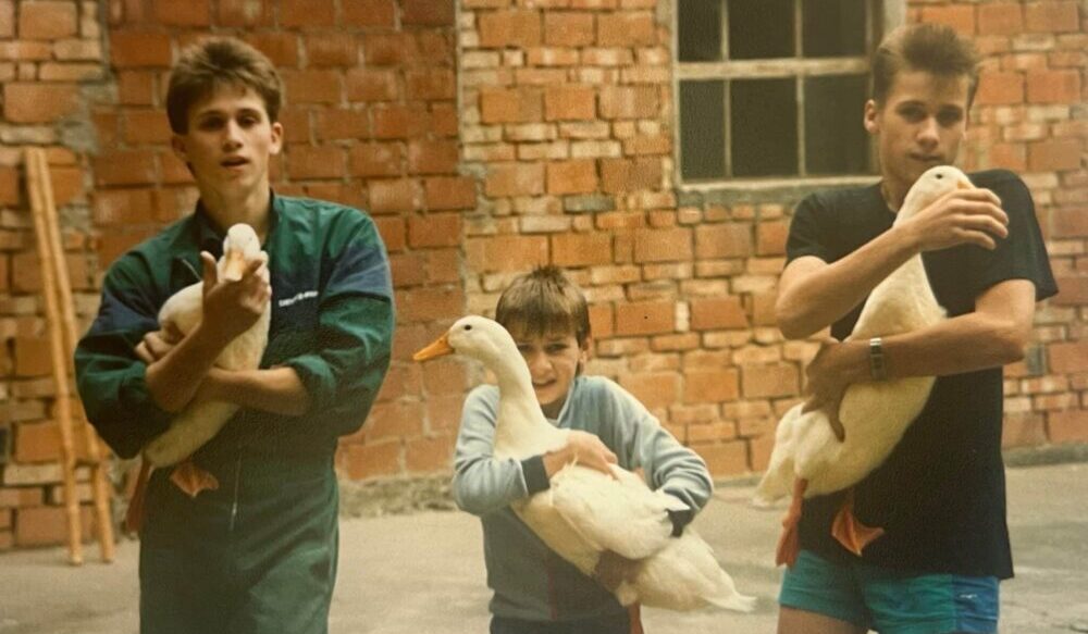 Wolfgang Scheiblauer hält eine Gans